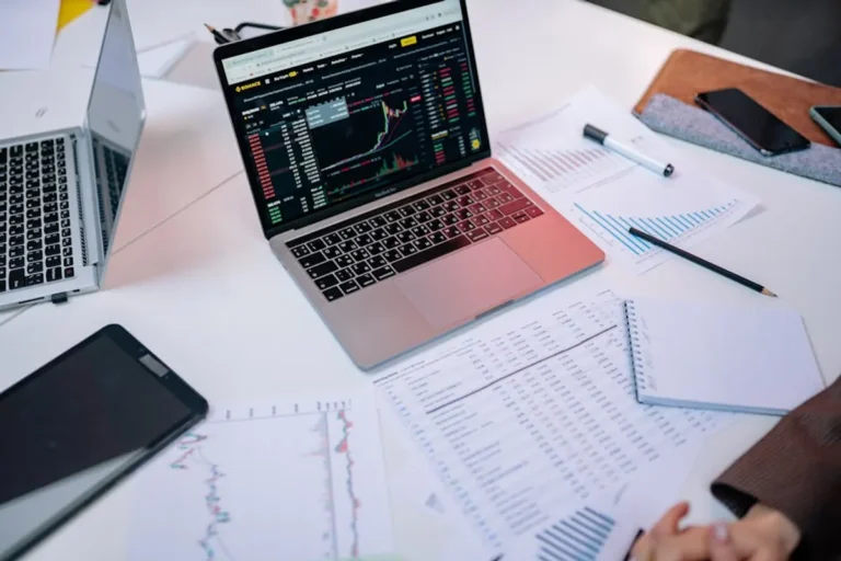 Coinbase Stock: Market Guide, Price Drivers, Risks, and Outlook