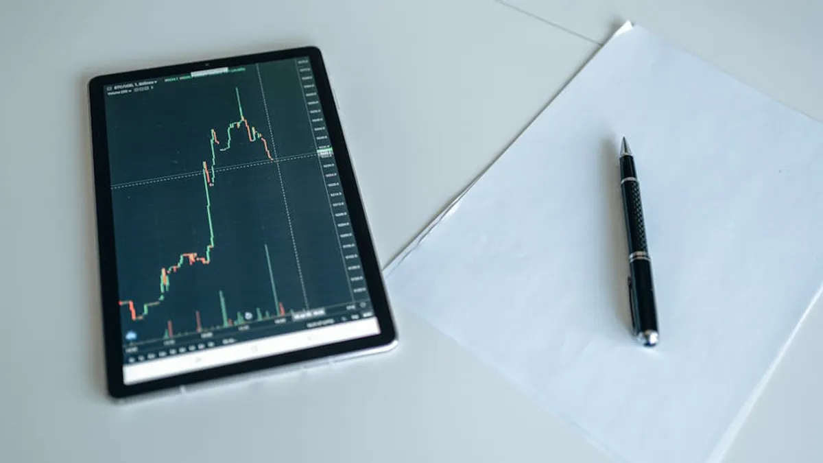 Dash Stock: Market Guide, Price Drivers, Risks, and Outlook