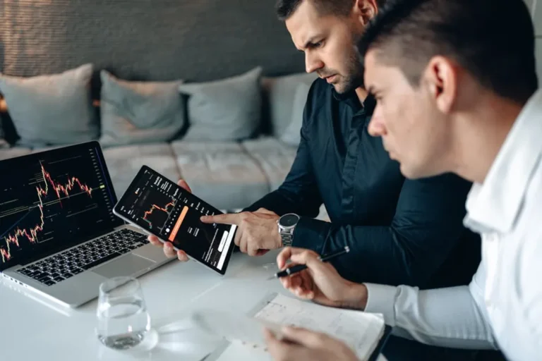 What makes voomixi.com interesting from a crypto education and blockchain trends perspective